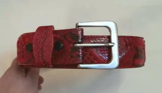 Cintura in pelle rossa pitone
