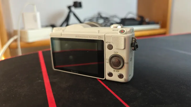 Sony Alpha 5100 Blanca + Batería Dummy + Cam Link afbeelding 3