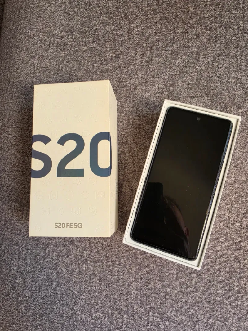 Samsung Galaxy S20 FE 5G Caja y Móvil