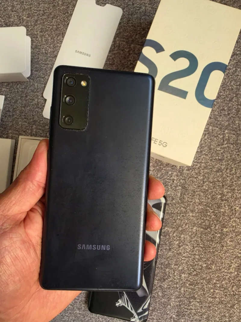 Samsung Galaxy S20 FE 5G Caja y Móvil afbeelding 2