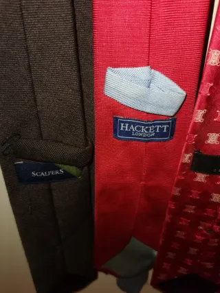 Lote de 5 Corbatas (Negra, Rojas, Gris, Azul)  3 U