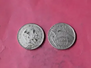 50 PESETAS FRANCO FALSA EPOCA. 2 MONEDAS.