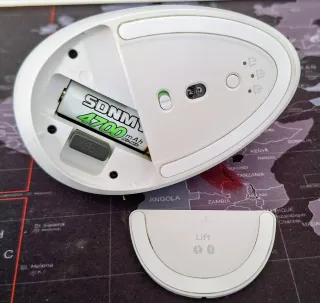 Mouse verticale Logitech Lift bianco