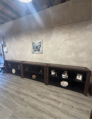 2 Consolas de madera reciclada y metal.