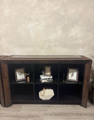 2 Consolas de madera reciclada y metal.