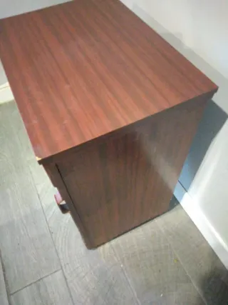 Mueble para máquina de coser de madera
