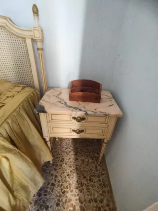 Mesita de noche mármol y madera