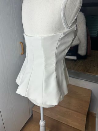 Top blanco elegante sin tirantes