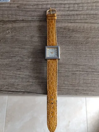 Reloj SUR Cuadrado Correa Amarilla