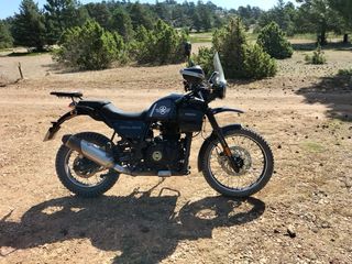 Royal Enfield Himalayan 411 Negra