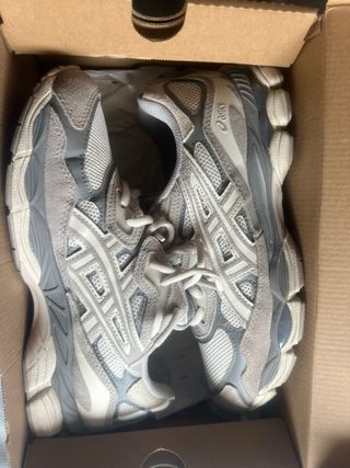 Asics Beige/Gris Zapatillas Deportivas