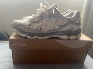 Asics Beige/Gris Zapatillas Deportivas