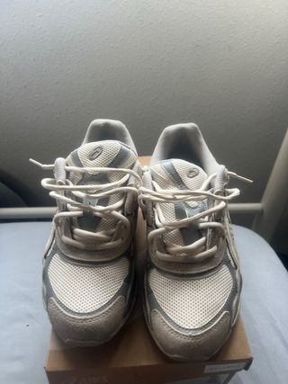 Asics Beige/Gris Zapatillas Deportivas