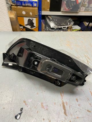 Farol Automóvel Magneti 712203981120