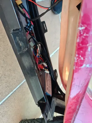 Patinete eléctrico rojo