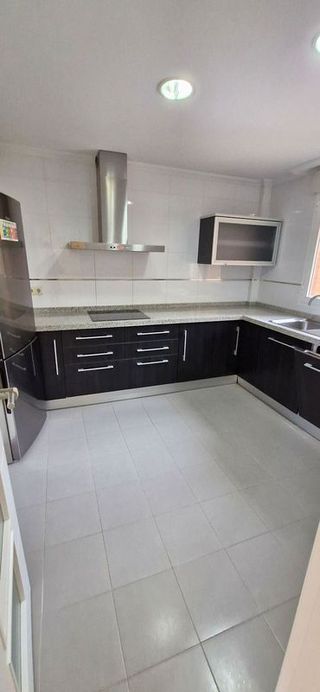 Casa adosada en alquiler en Hermanos Falcó - Sepulcro Bolera en Albacete