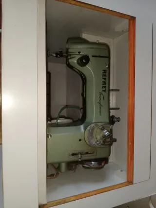 Máquina de coser Refrey Transforma