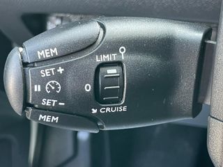 Peugeot 208 BlueHDi 100 cv. -Accidentado- 8.500€