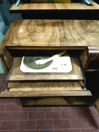 Mobile bar giradischi vintage in legno