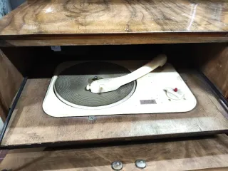 Mobile bar giradischi vintage in legno