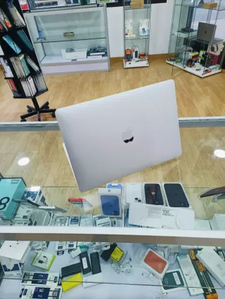 MacBook Pro Plata 2020 i5 8GB RAM 512GB