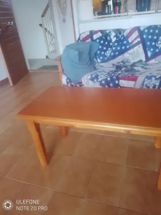 Mesa de comedor de madera