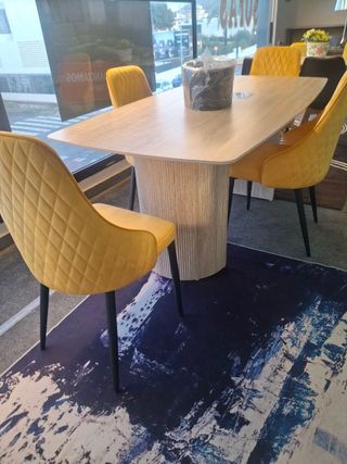 Mesa de comedor moderna