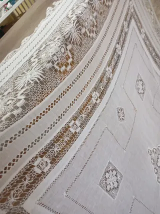 Colcha artesanal bolillos antigua