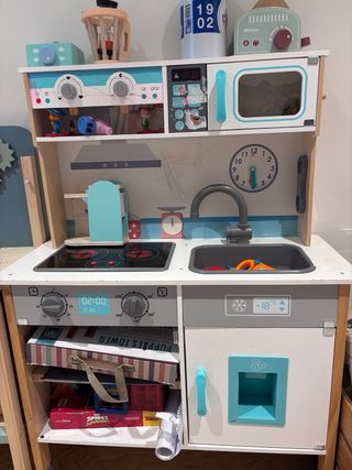 Cocinita de juguete de madera