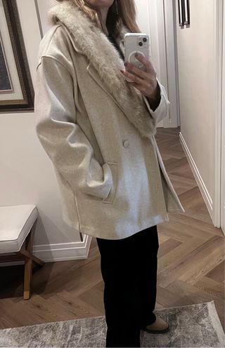 Abrigo beige cuello pelo talla L
