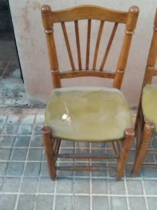4 Vecchie Sedie Rustiche in Legno