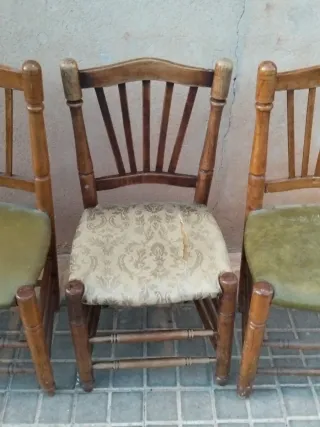 4 Vecchie Sedie Rustiche in Legno