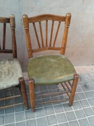 4 Vecchie Sedie Rustiche in Legno