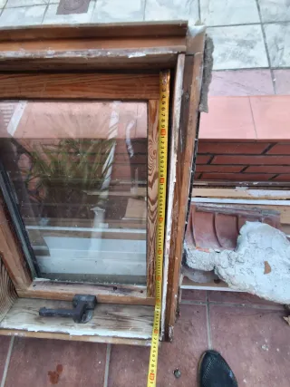 Ventana de madera para techo