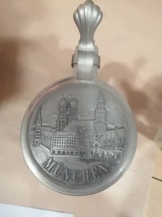 Boccale in metallo e ceramica