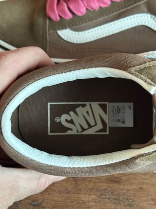 Vans Old Skool Marrones con Cordones Rosas