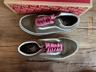 Vans Old Skool Marrones con Cordones Rosas