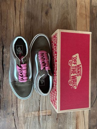 Vans Old Skool Marrones con Cordones Rosas