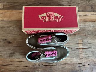 Vans Old Skool Marrones con Cordones Rosas