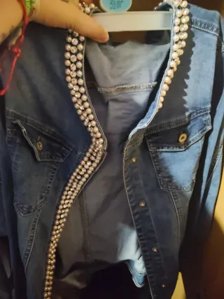Chaqueta vaquera con perlas
