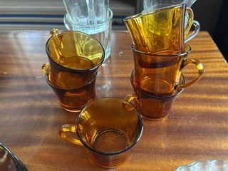 Juego de tazas y platillos vintage ámbar y transpa