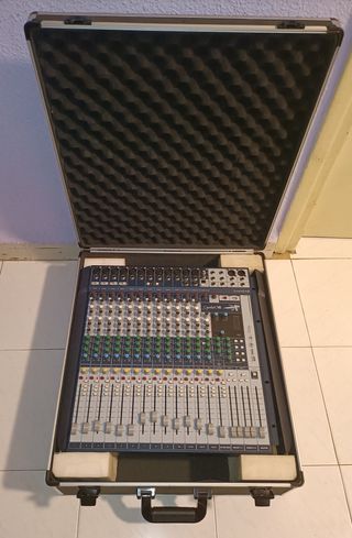 Mesa de mezclas Soundcraft Signature 16