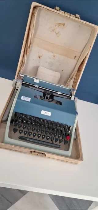 Máquina de escribir Olivetti Studio de Luxe