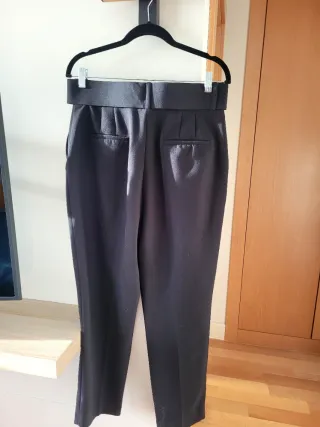 Pantalones Zara Beige y Negro con Cinturón