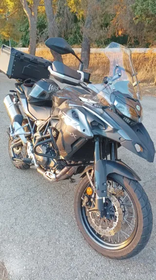 Benelli 502x 2023 - 11.000 km