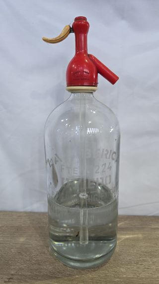 Sifón de vidrio con dispensador rojo - buen estado