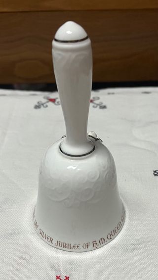 Campana Reina Isabel II 1952-1977