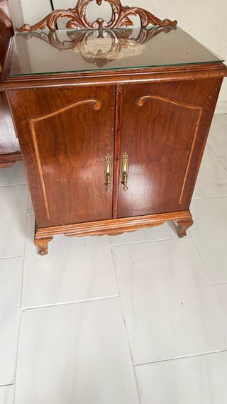 Armario de dormitorio y 2 mesitas