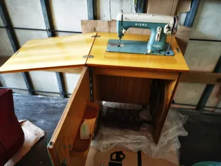 Máquina de coser Sigma con mesa