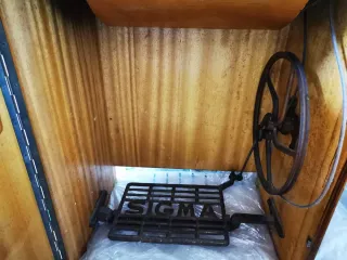 Máquina de coser Sigma con mesa